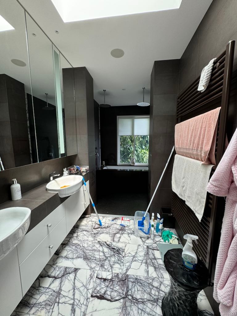 How to Clean a Bathroom Properly: A Step-by-Step Guide